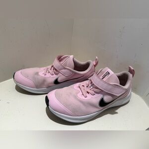 Nike Girls Star Runner size Y 3 DA2777-601 Pink Running Shoes Sneakers
